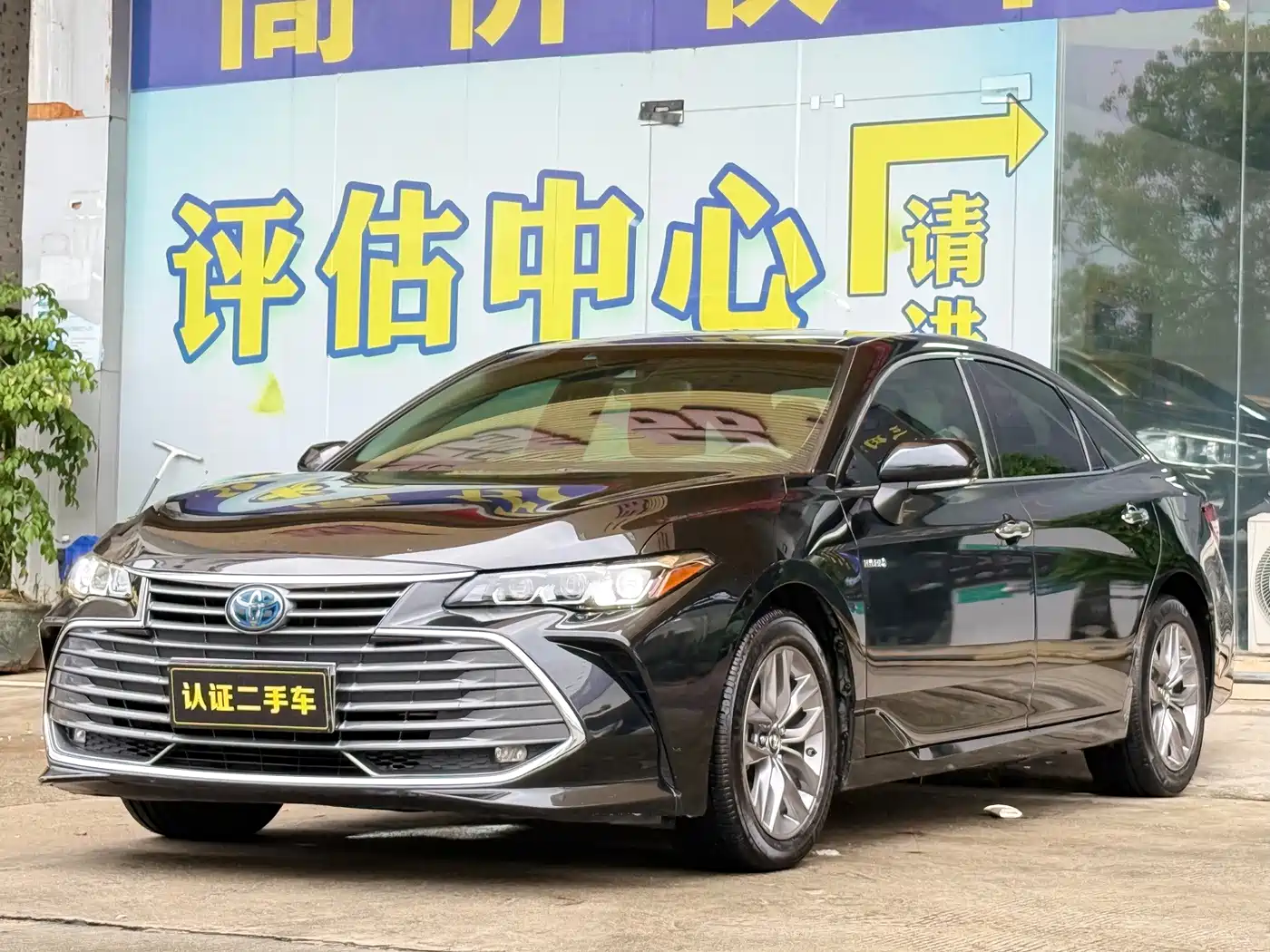 Фото 1 - Toyota Avalon
