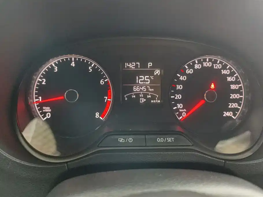 Volkswagen Polo 2018 1.5L Auto Safe Drive фото 14