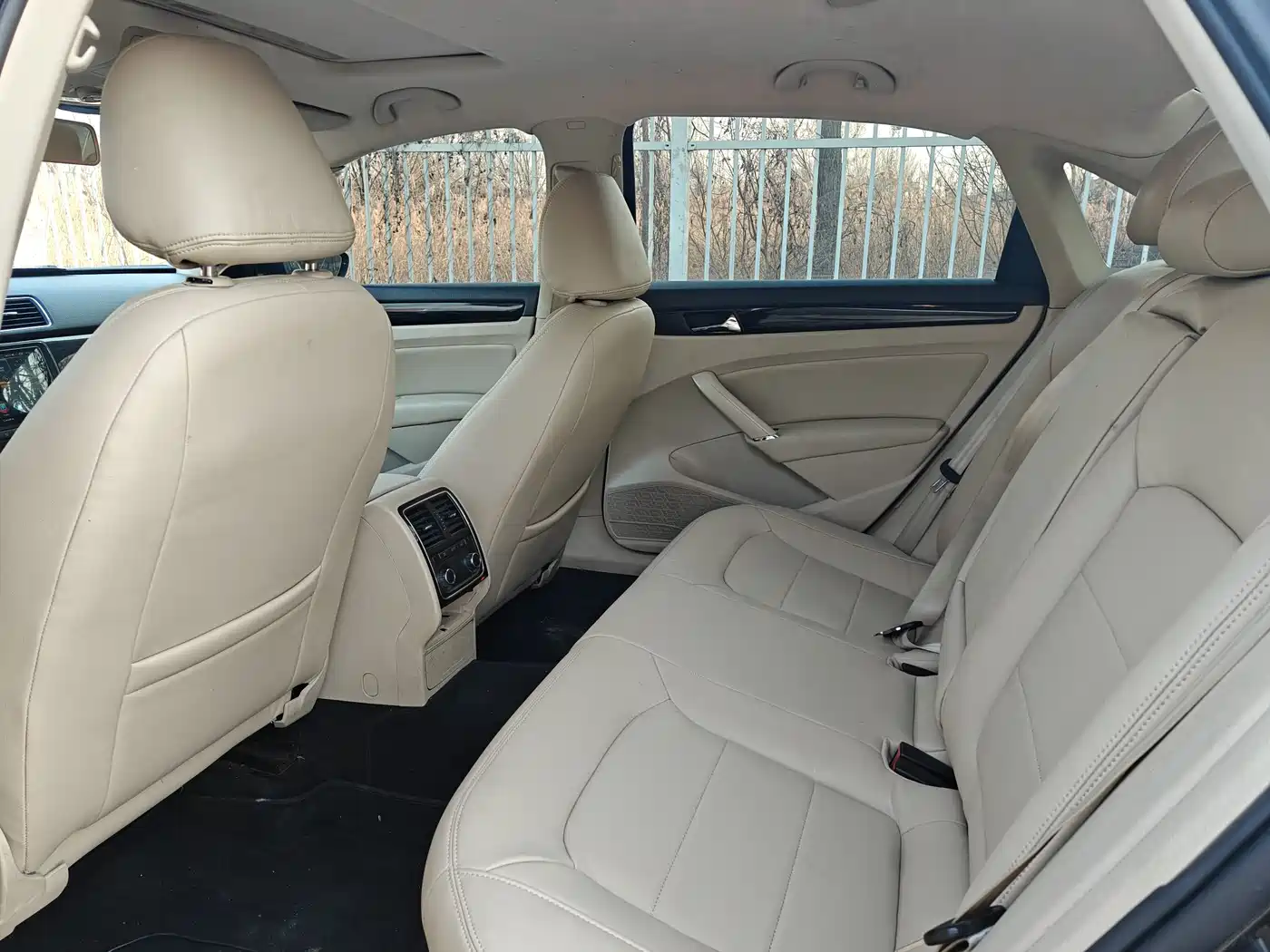 Volkswagen Passat 2014 1.8TSI DSG Luxury Edition фото 6