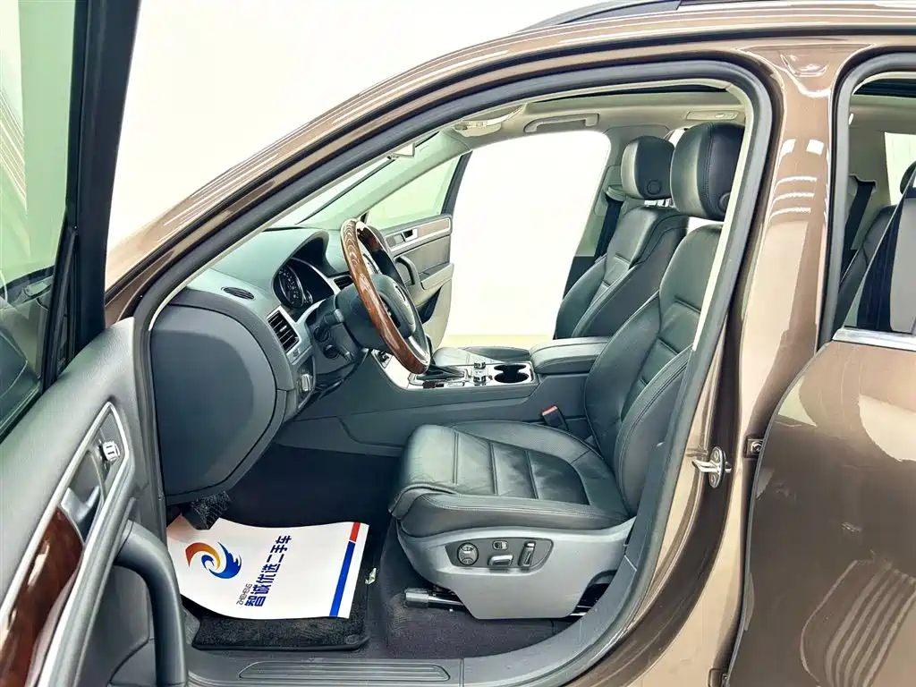 Volkswagen Touareg 2011 3.0TSI Comfort фото 4