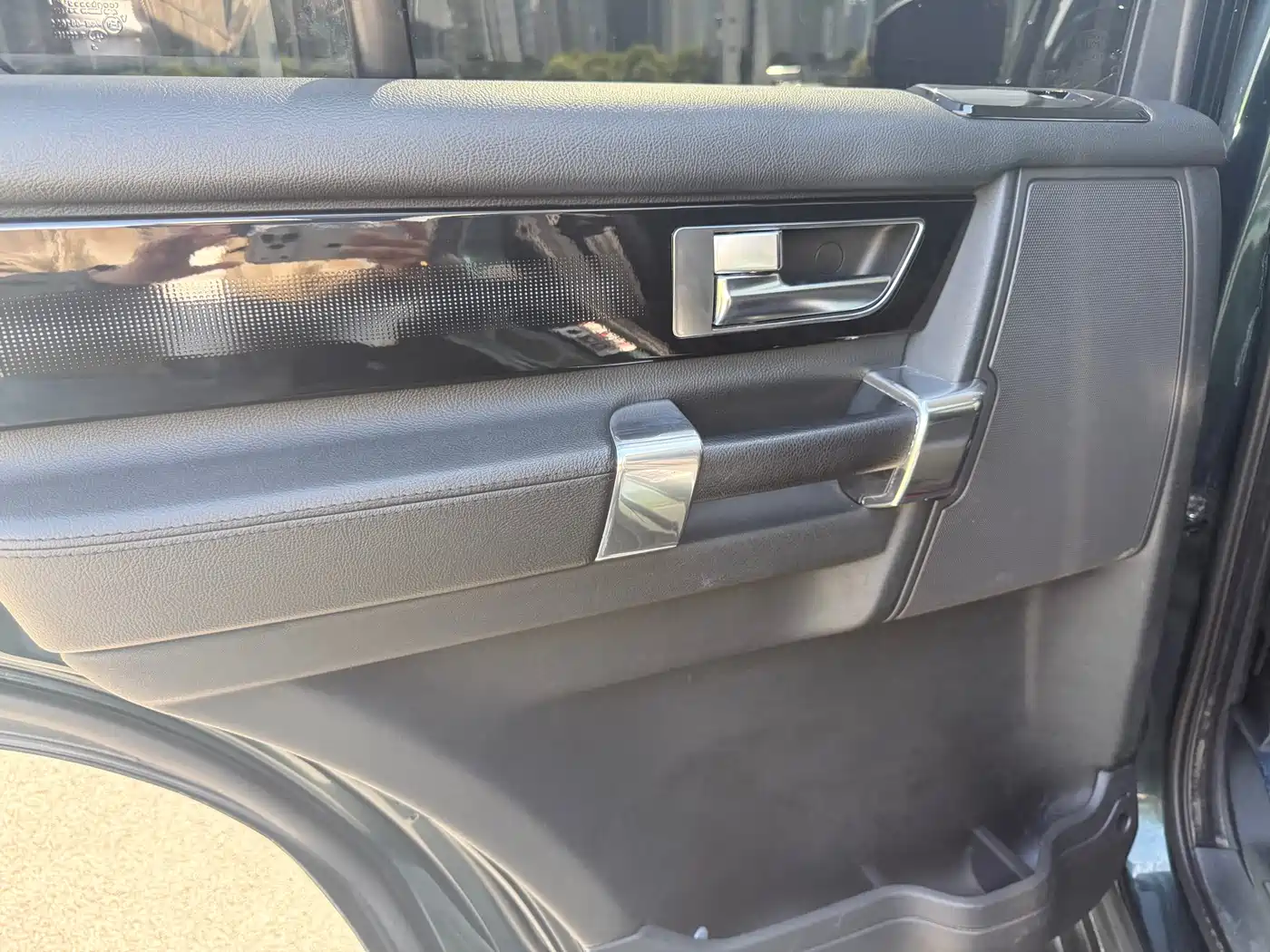 Land Rover Discovery 2013 3.0 SDV6 HSE Diesel фото 20