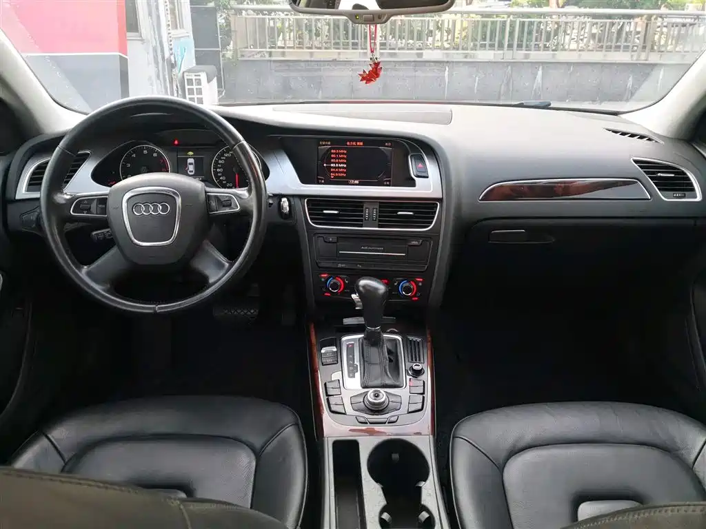Audi A4L 2012 2.0 TFSI Automatic Technology фото 6