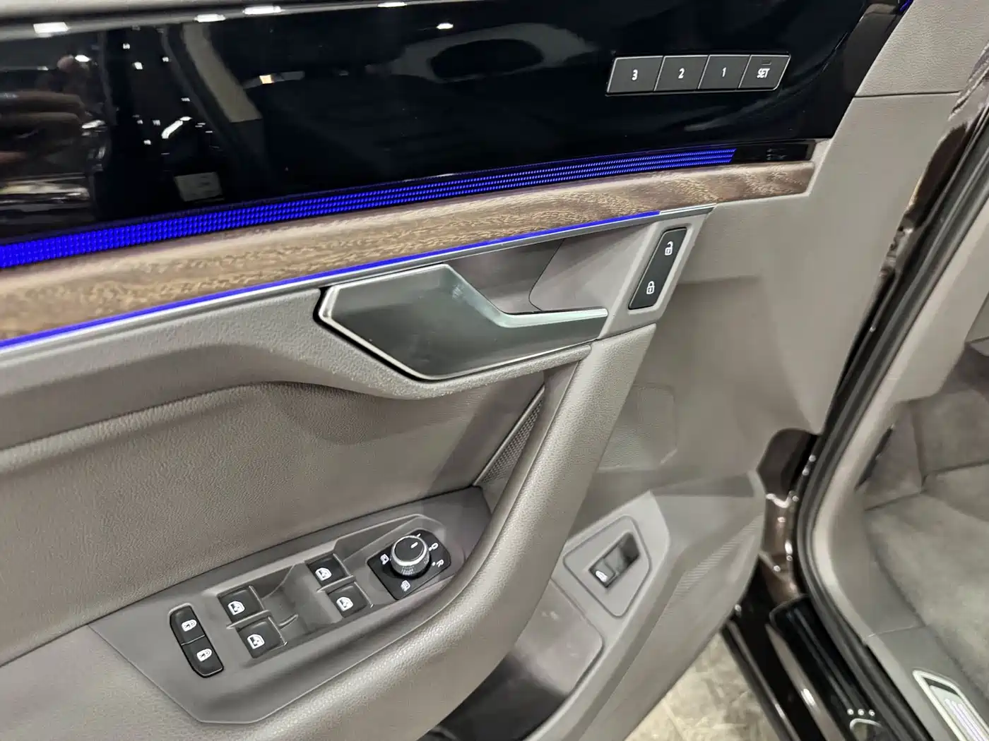 Volkswagen Touareg 2019 3.0TSI Sharp Edge Edition China VI фото 12
