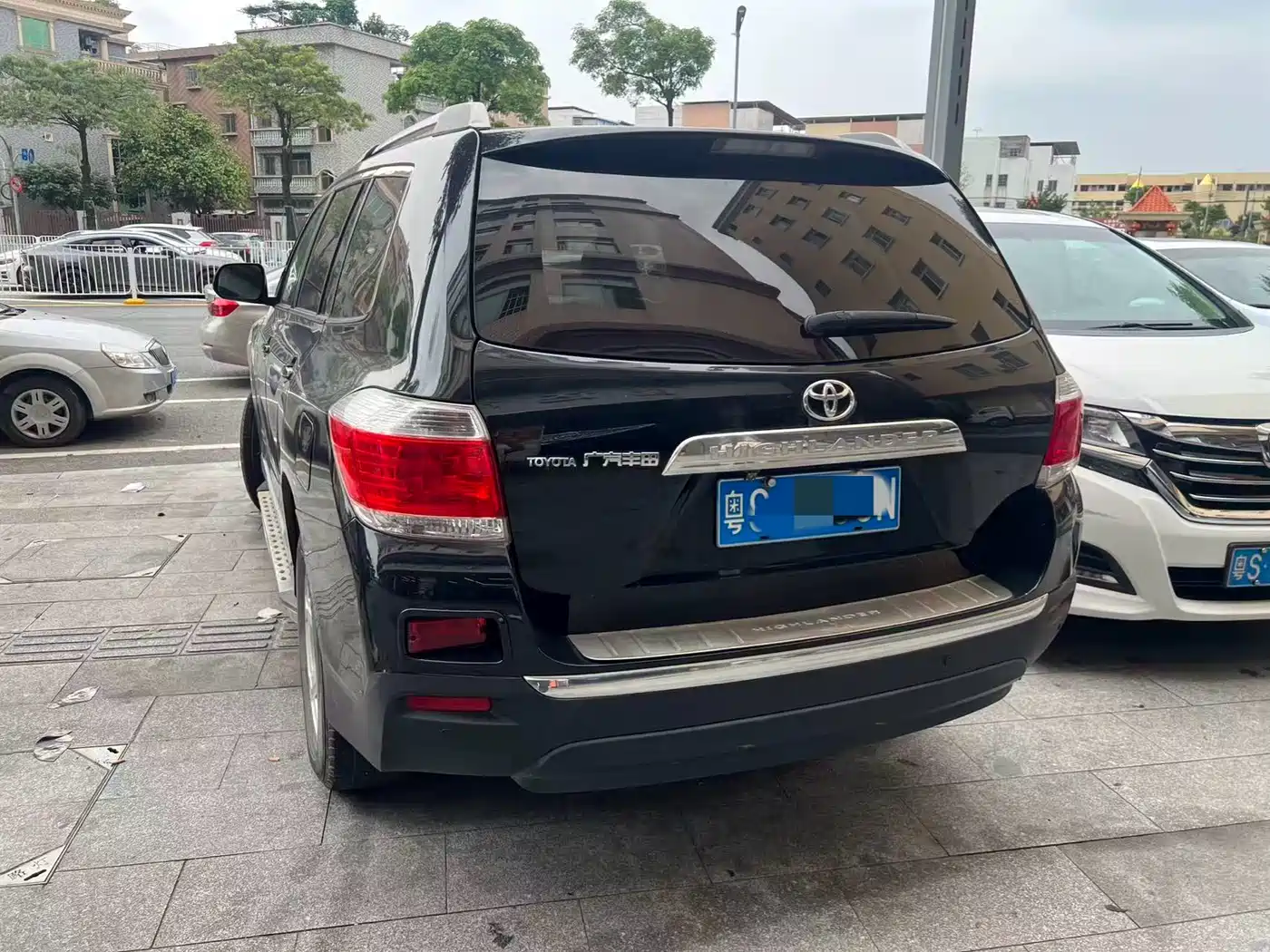 Toyota Highlander 2012 2.7L 2WD 7-Seat Elite фото 4