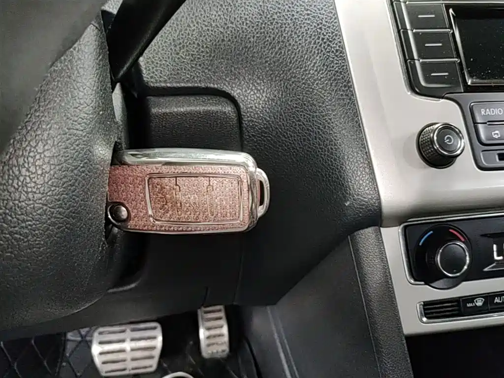 Volkswagen Polo 2016 1.6L Cross Polo Automatic фото 9