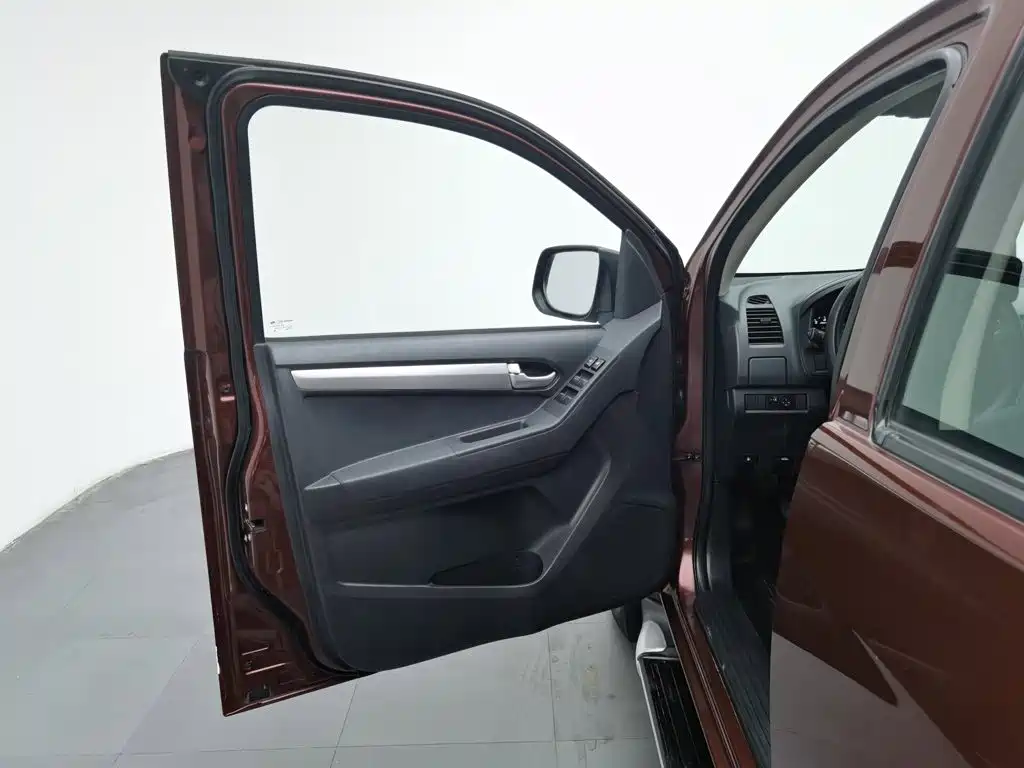 Isuzu D-MAX 2017 2015 2.5T 2WD Manual High-Clearance Base 4JK1