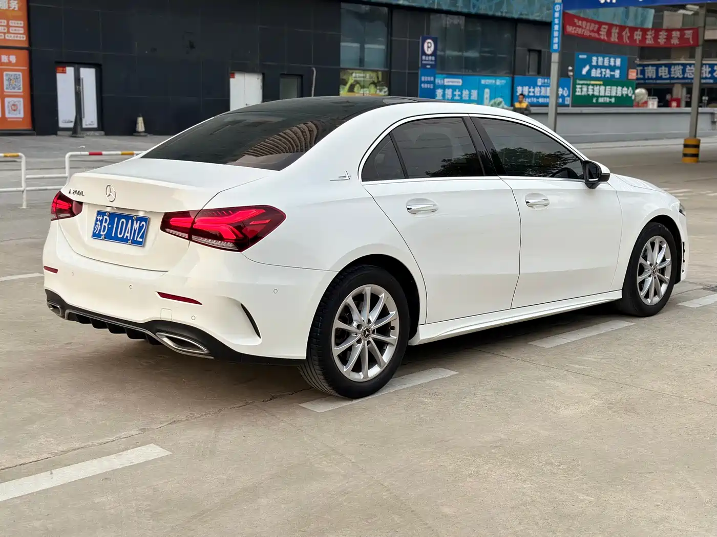 Mercedes-Benz A-Class 2019 Facelift A 200 L Sports Sedan фото 4