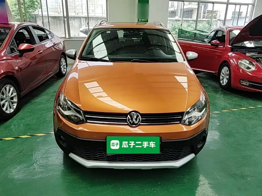 Volkswagen Polo 2016 1.6L Cross Polo Automatic фото 3