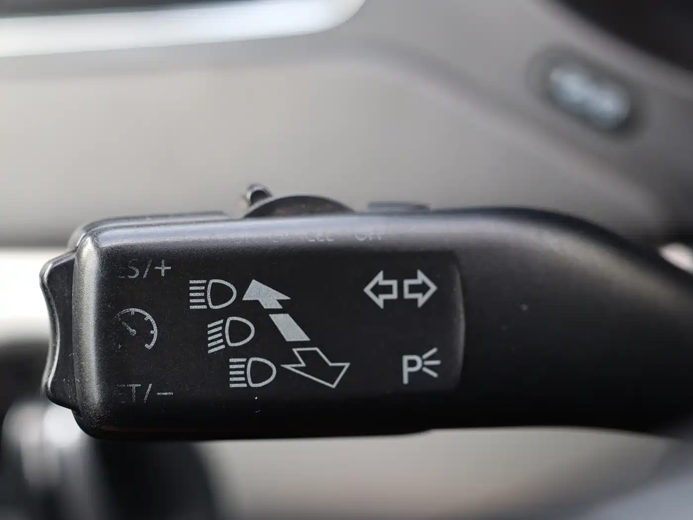 Volkswagen Sagitar 2014 Facelift 1.6L Automatic Comfort фото 12