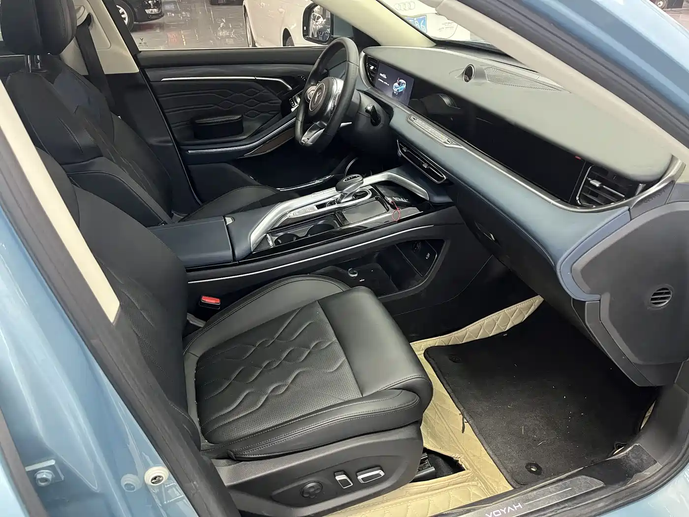 Voyah Auto VOYAH FREE 2021 AWD Standard Range Extender Exclusive Luxury Package фото 4