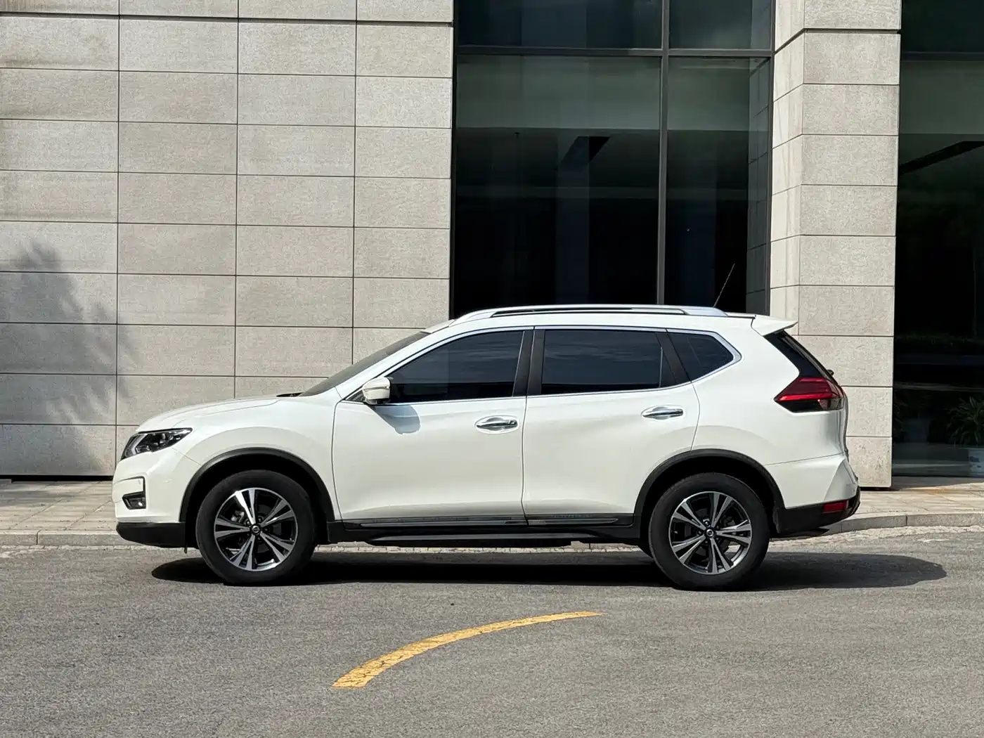Nissan X-Trail 2019 2.5L CVT Smart Connect Luxury Edition 4WD фото 4