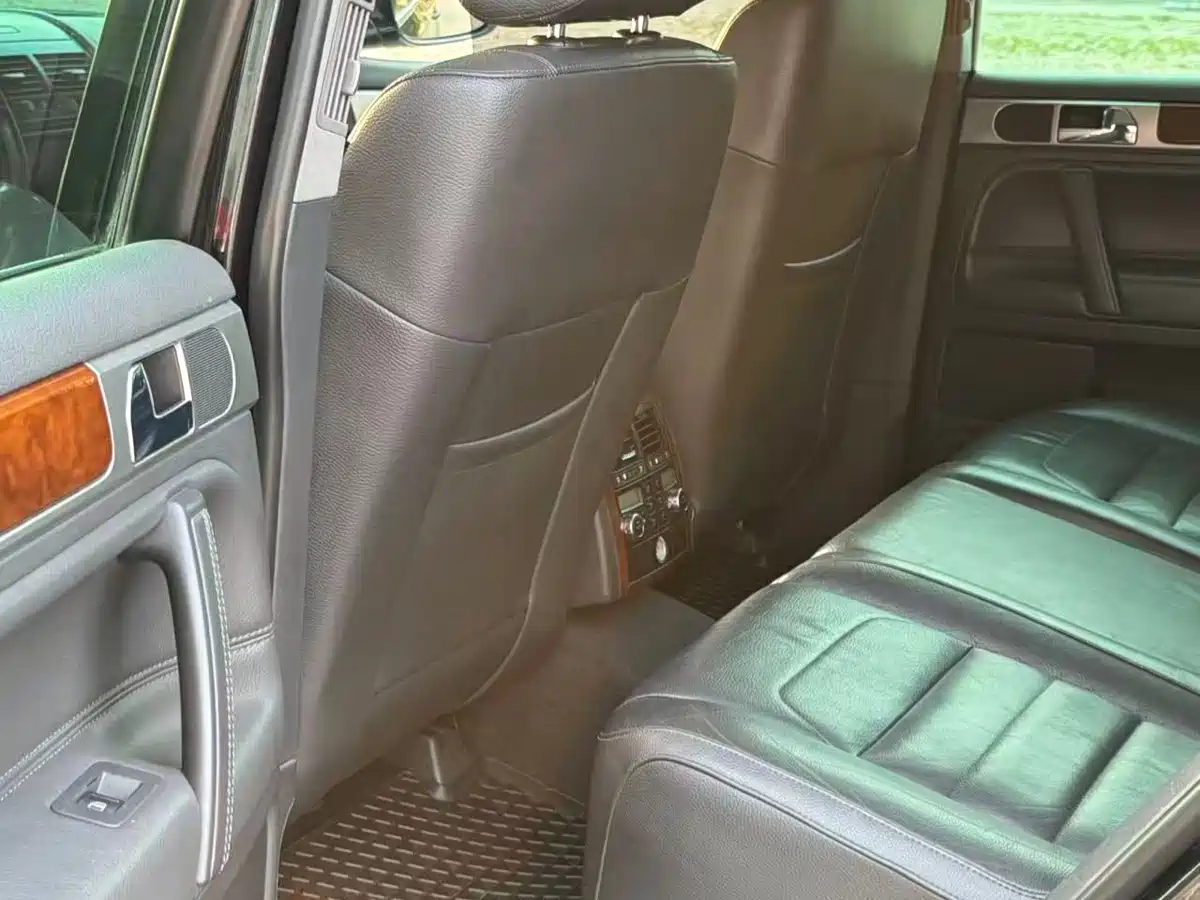 Volkswagen Touareg 2007 4.2L Standard фото 12
