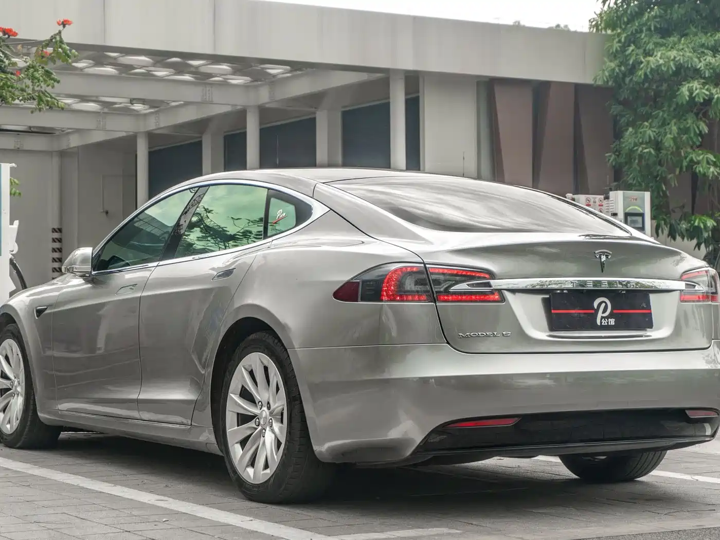 TESLA MODEL S