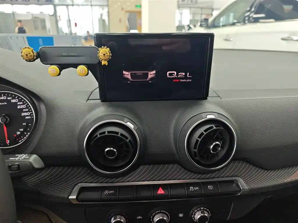 Audi Q2L 2018 35 TFSI Launch Exclusive Edition China VI фото 13