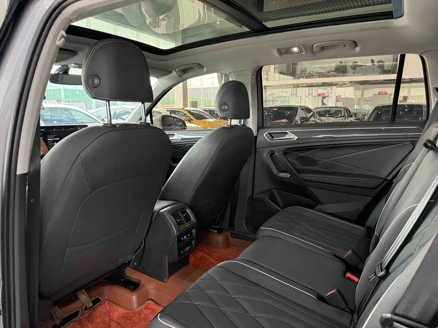 Volkswagen Tiguan L 2022 330TSI Auto 2WD R-Line Premium Edition фото 9