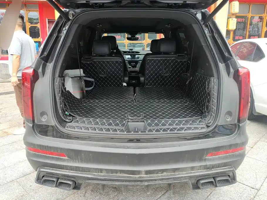 Photo 4 - Cadillac XT6
