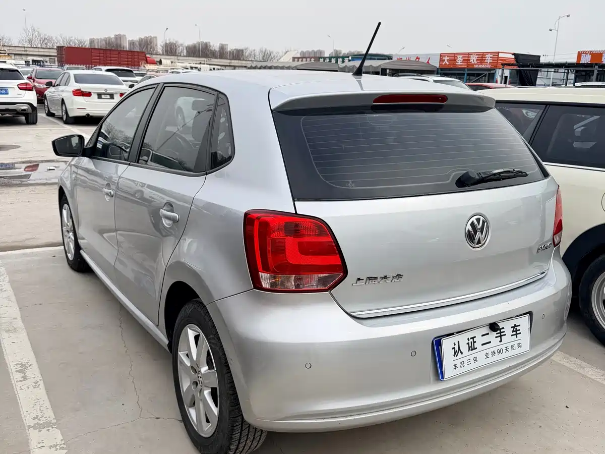 Volkswagen Polo 2011 1.4L Automatic Cool Edition фото 6