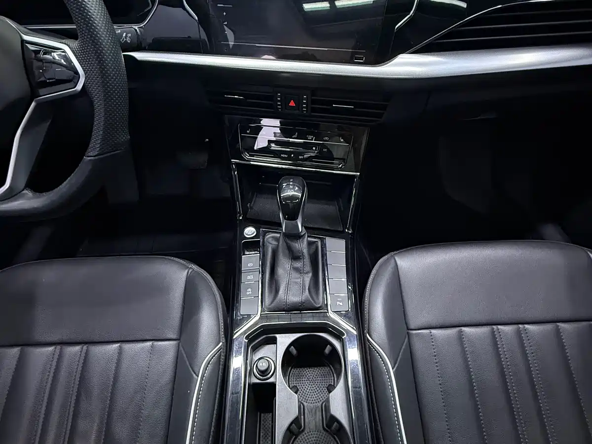 Volkswagen Passat 2023 280TSI Elite Edition фото 9