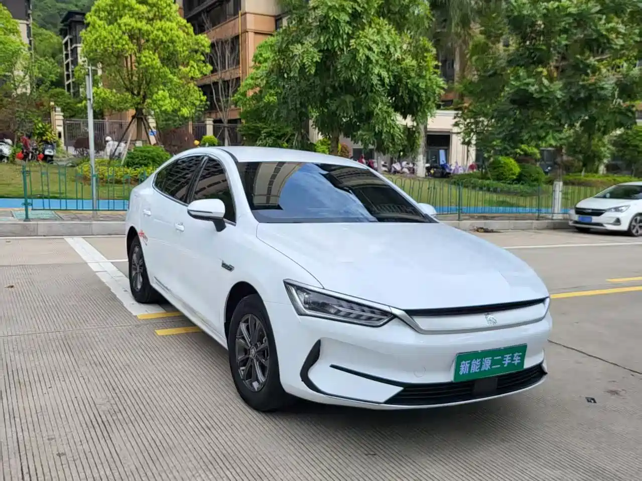 BYD Qin PLUS 2023 EV 510KM Travel Edition фото 3