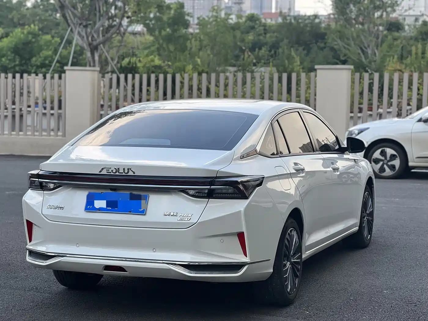 DONGFENG YI HYUN MAX