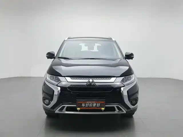 Mitsubishi Outlander 2020 2.0L 2WD Premium 7-seater — фото 3