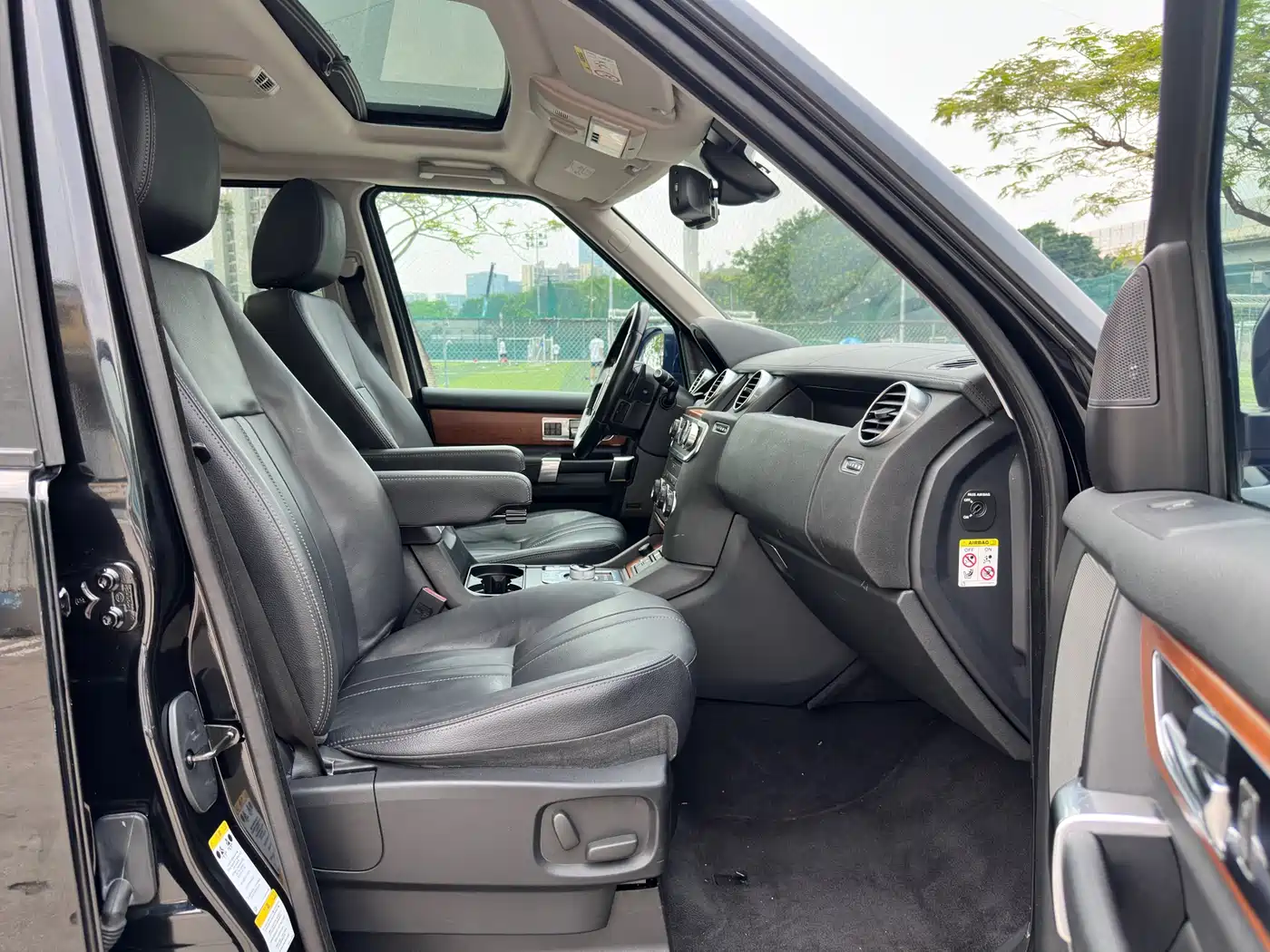 Land Rover Discovery 2015 3.0 SDV6 HSE Diesel фото 10