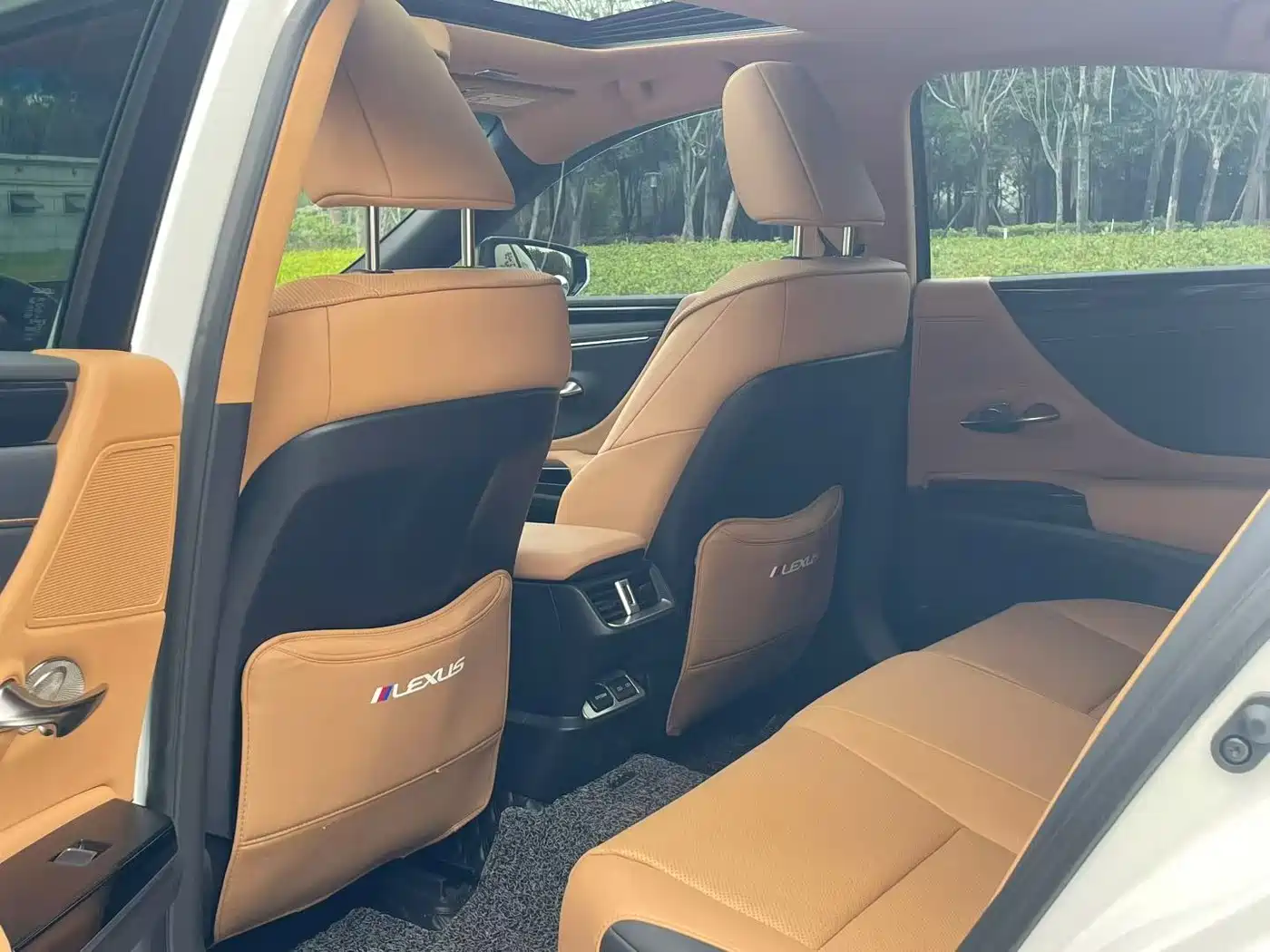 Lexus ES 2023 200 Excellence Edition фото 6