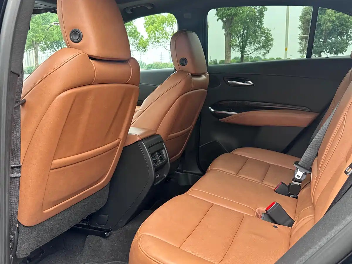 CADILLAC XT4