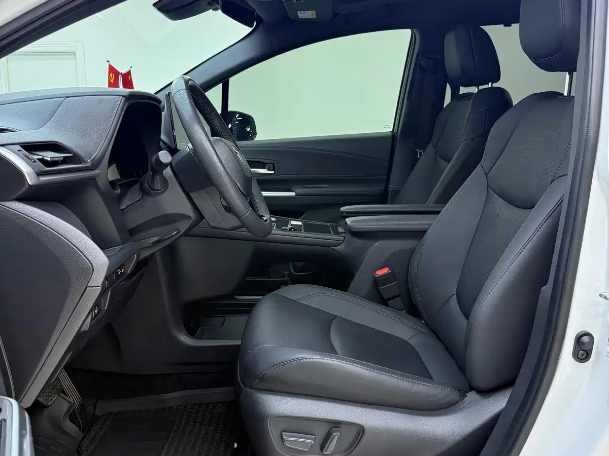Toyota Sienna 2025 2024 2.5L Hybrid 4WD Premium Edition