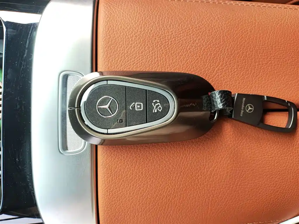 Mercedes-Benz GLC 2023 GLC 300 L 4MATIC Sport 5-Seater фото 9