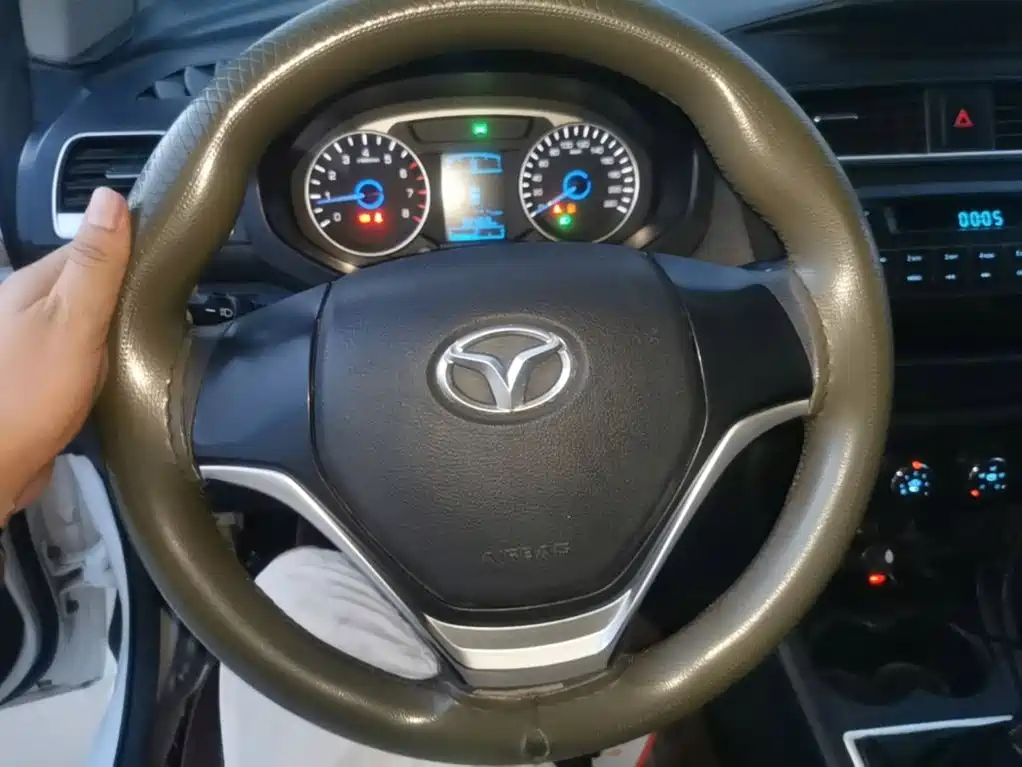 Weichai Yingzhi Yingzhi 737 2017 2015 1.5L Manual Comfort