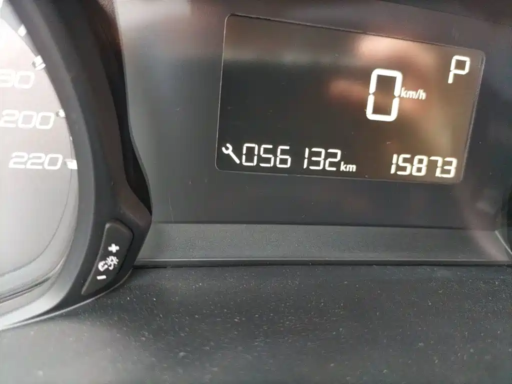 Peugeot 308 2018 1.6L Auto Luxury Edition фото 5