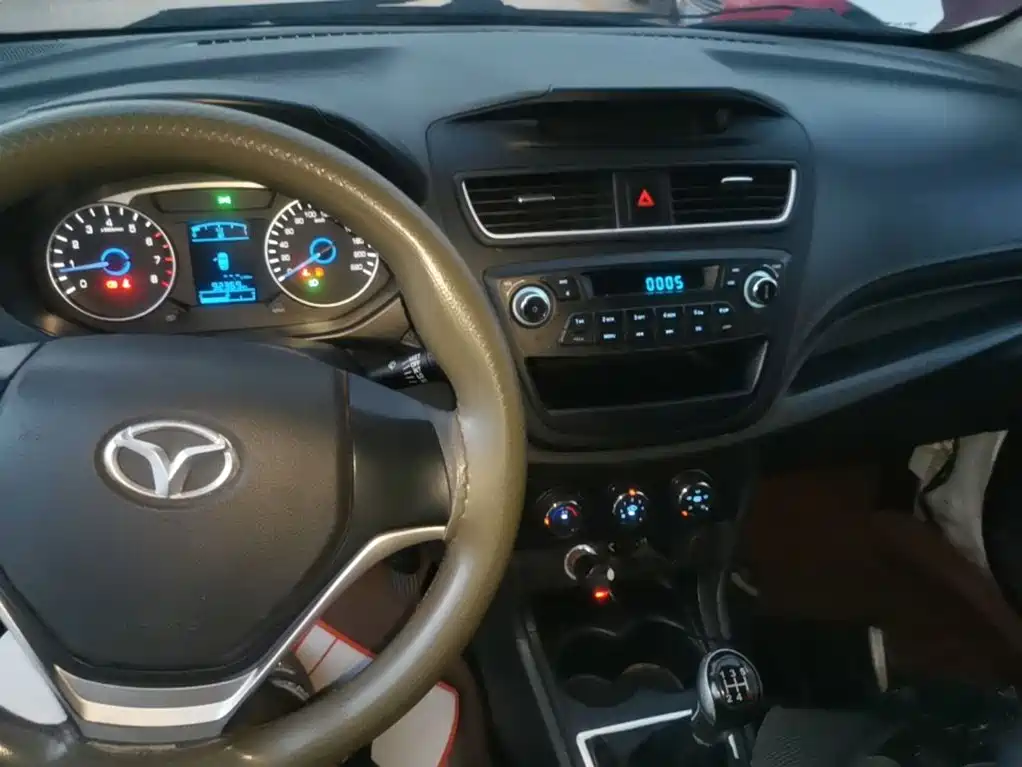 Weichai Yingzhi Yingzhi 737 2017 2015 1.5L Manual Comfort
