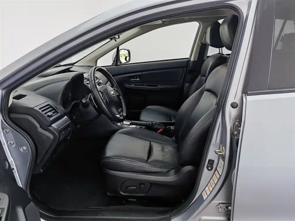 Subaru XV 2012 2.0i Luxury Edition фото 10