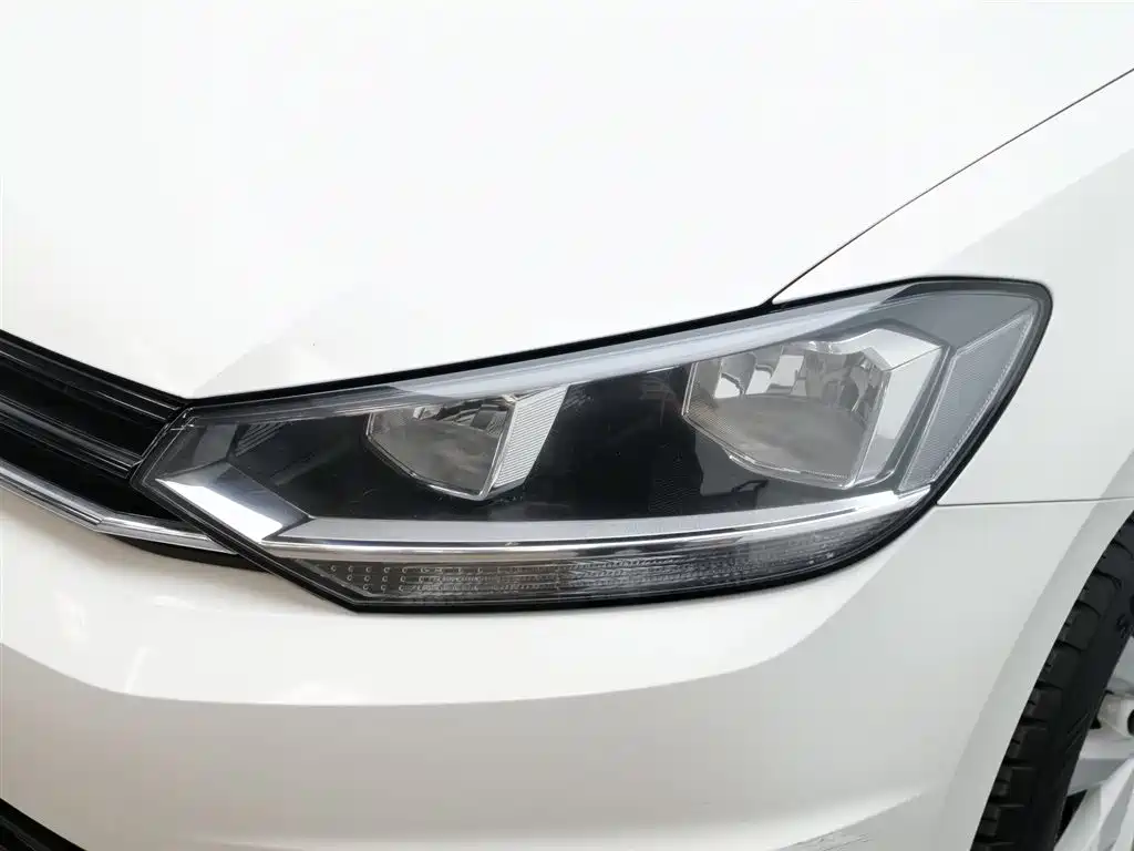 Volkswagen Touran 2018 Touran L 280TSI DSG Comfort 7-seater China V фото 7