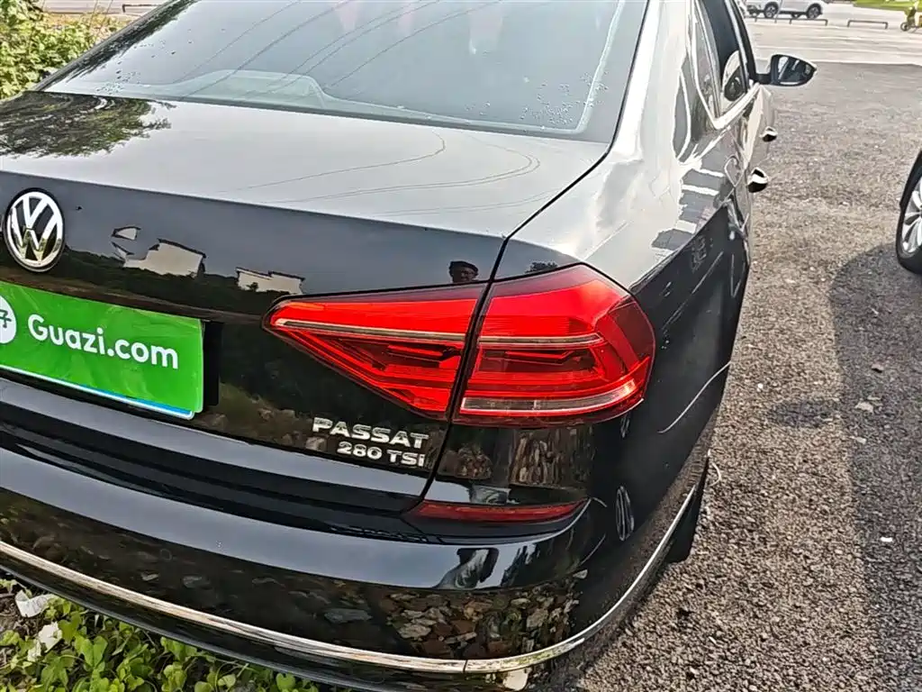 Volkswagen Passat 2016 280TSI DSG Honor Edition фото 8