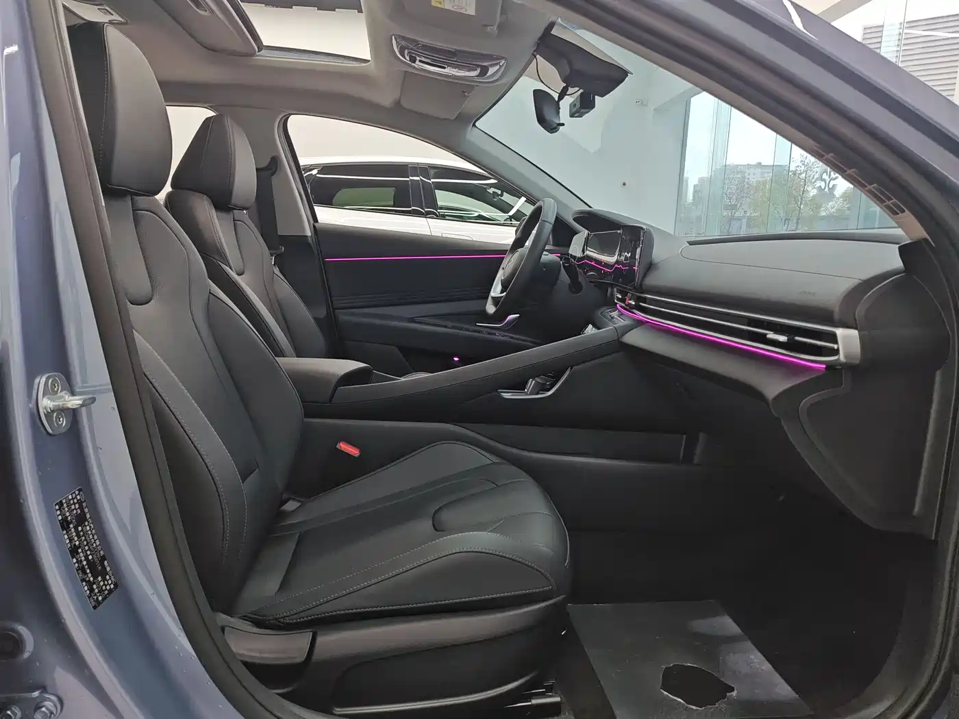 Hyundai Elantra 2023 Model 1.5L CVT LUX Premium Edition фото 9