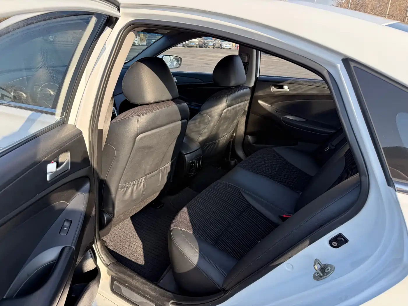 Hyundai Sonata 2011 2.0L Auto Leading Edition фото 6