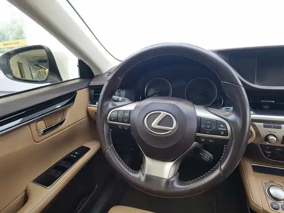 Lexus ES 2015 300h Comfort Edition фото 7