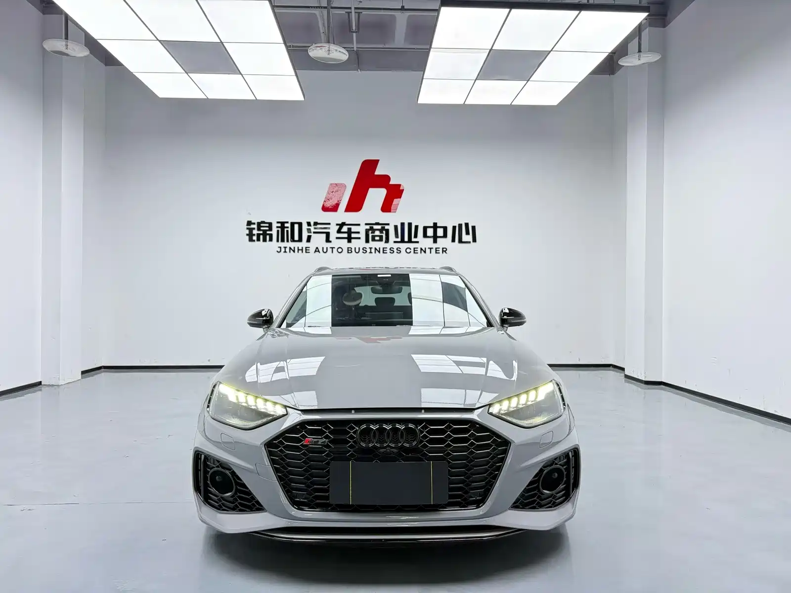 Photo 1 - Audi RS 4