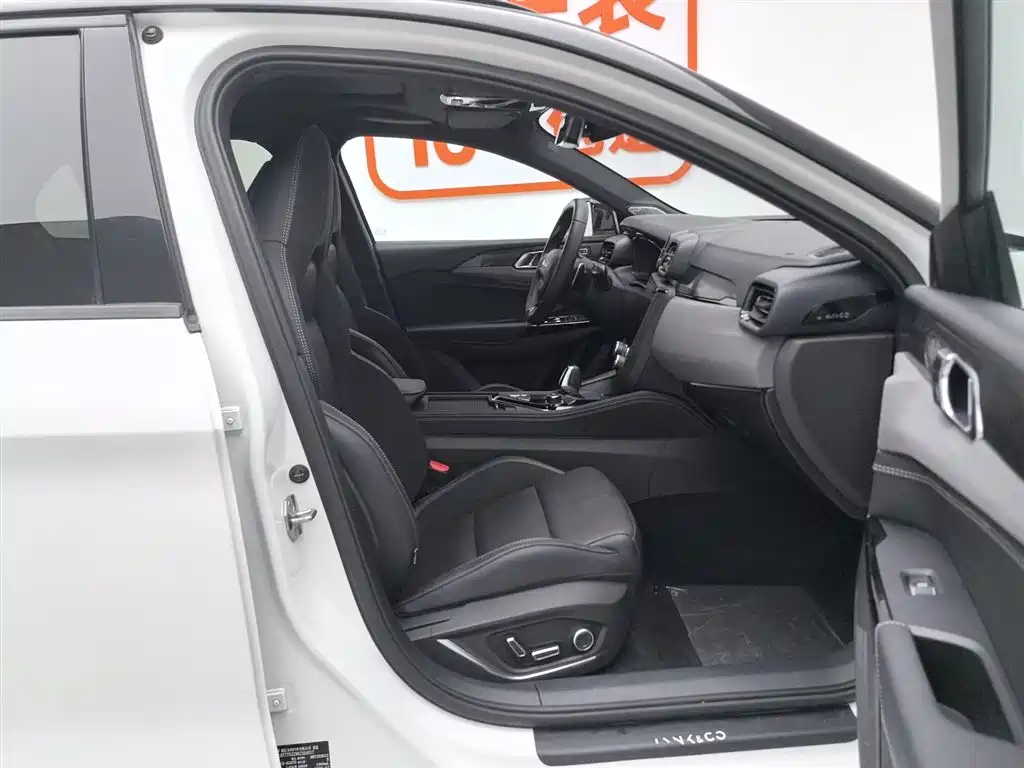 Lynk & Co 02 Hatchback 2022 2.0TD Pro фото 23