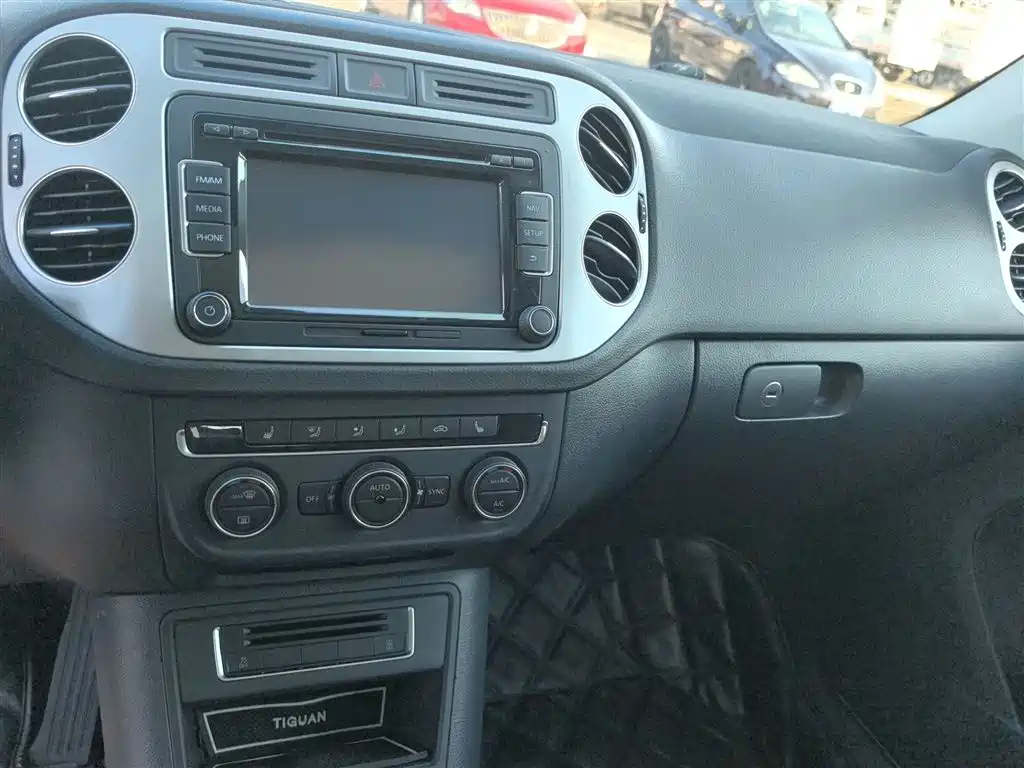 Volkswagen Tiguan 2015 1.8TSI Automatic 2WD Highline фото 7