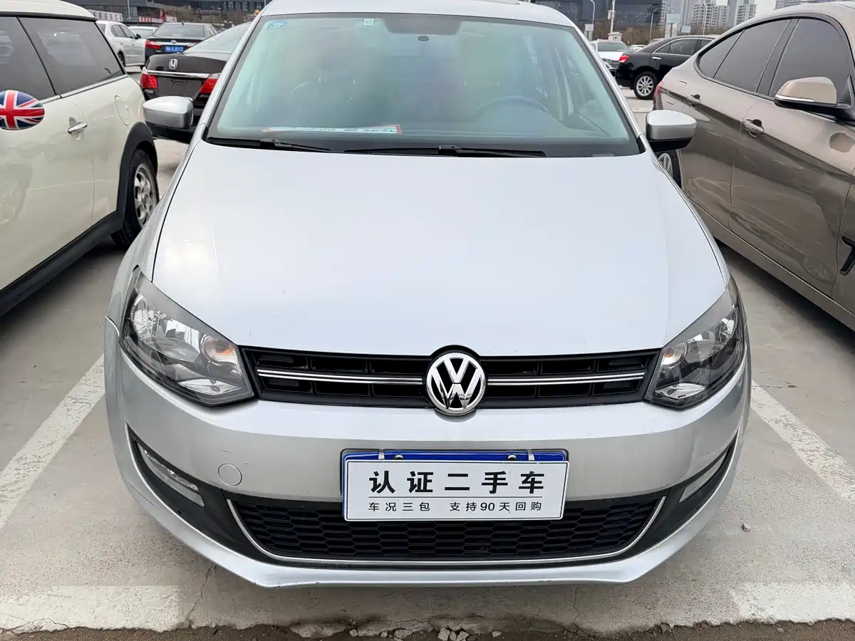 Volkswagen Polo 2011 1.4L Automatic Cool Edition фото 2