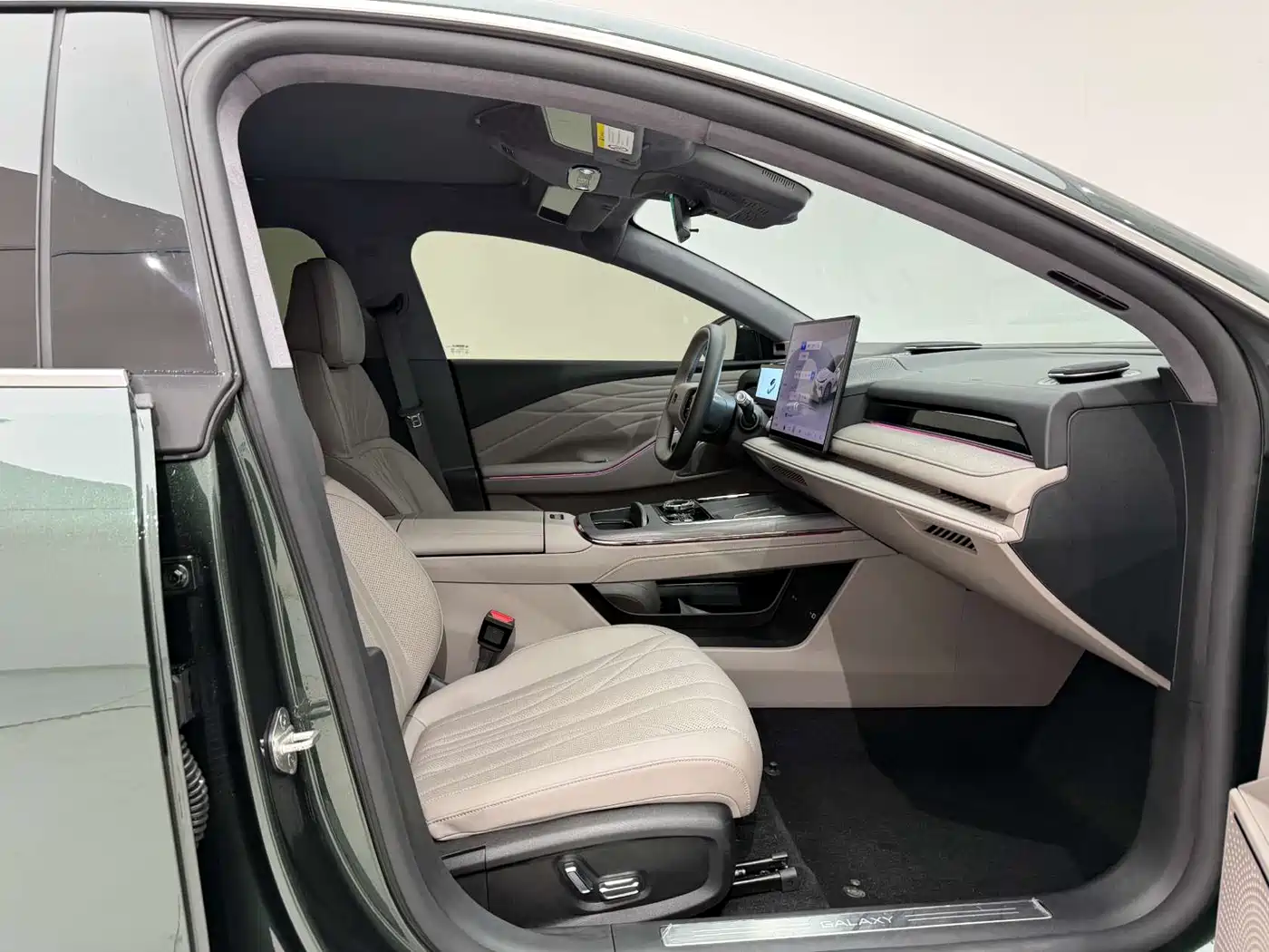 Geely Galaxy Galaxy Xingyao 8 2025 130km EM-P Starship Edition фото 19