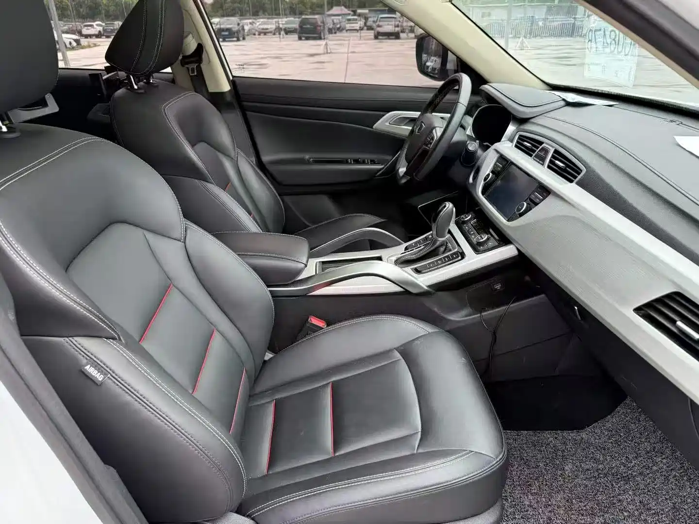 Фото 4 - Geely Atlas