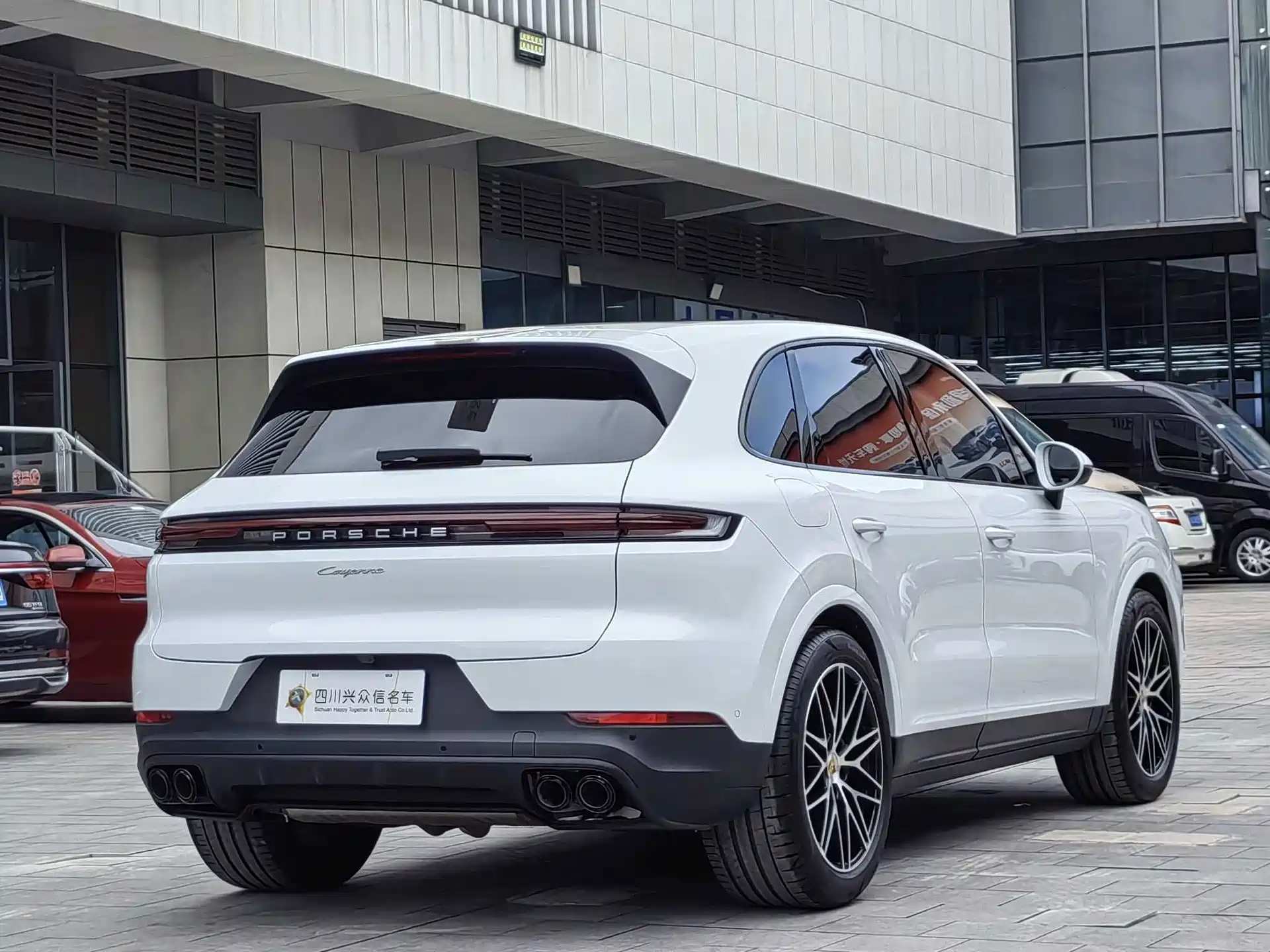 Photo 5 - Porsche Cayenne