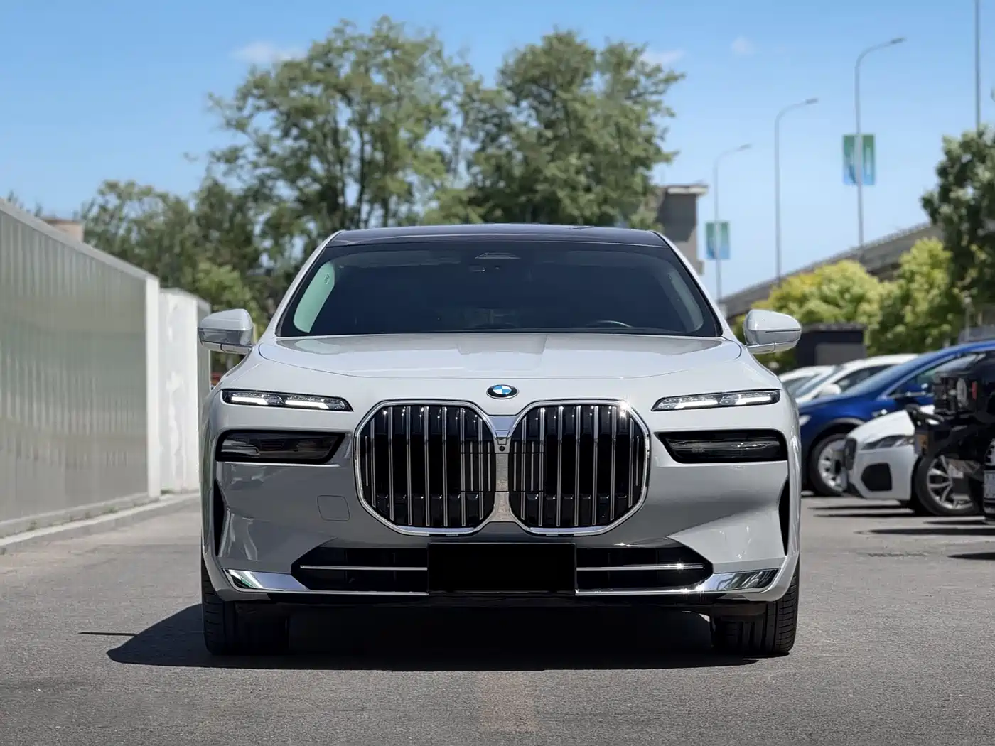 BMW 7 Series 2023 Model 735Li Luxury Package фото 2