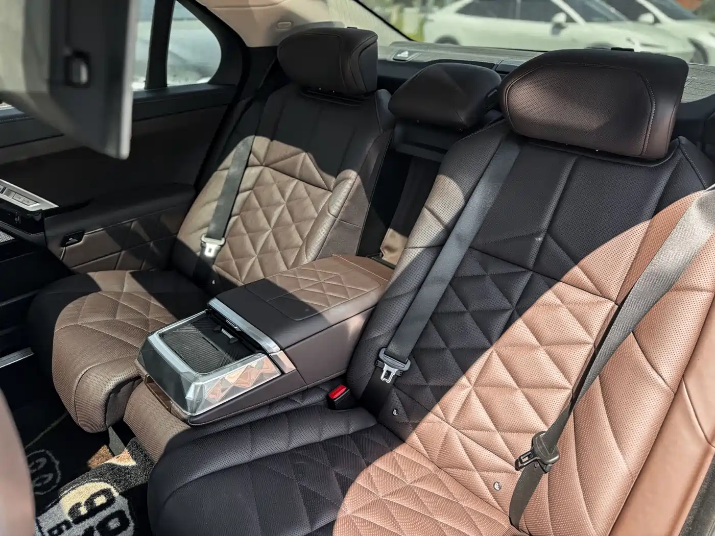 BMW 7 Series 2023 Model 735Li Luxury Package фото 9