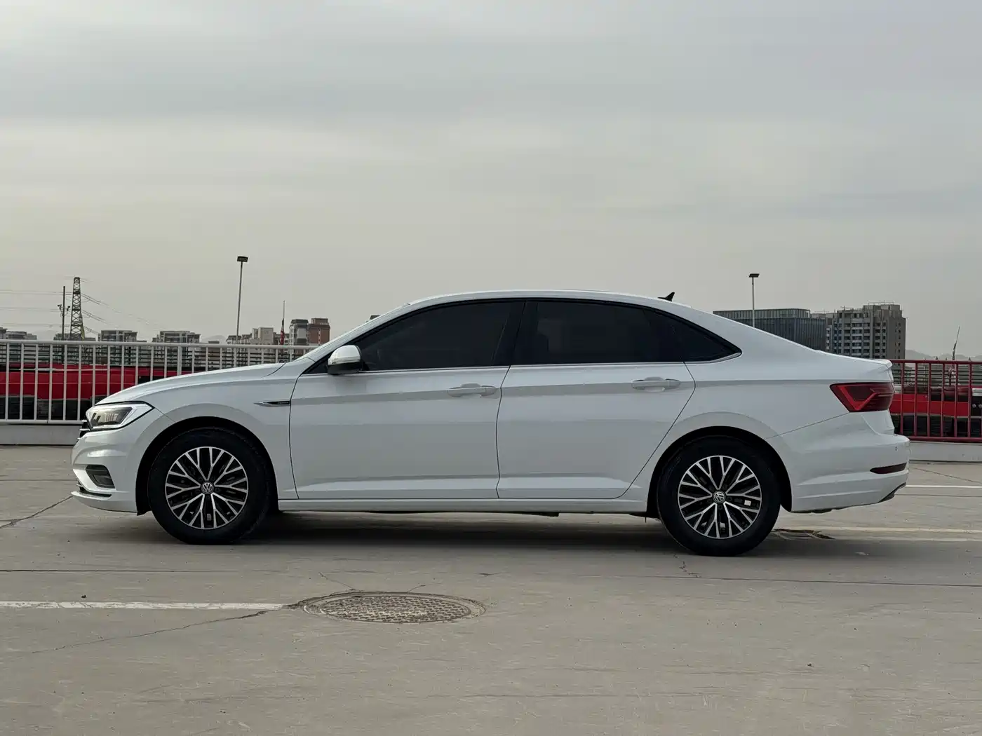 VOLKSWAGEN SAGITAR