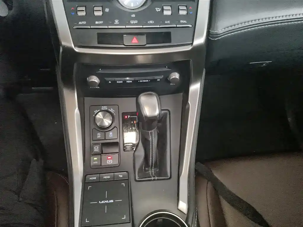 Lexus NX 2017 200 FWD Sharp Edition фото 6